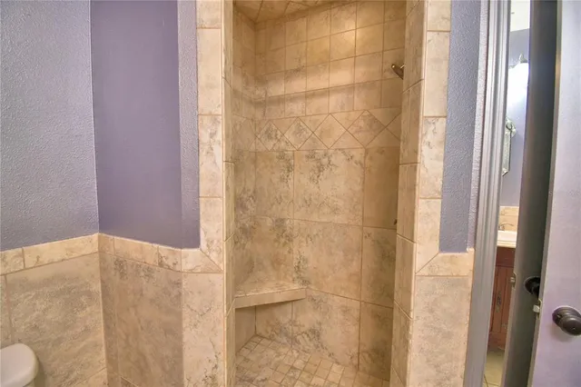 a sign that is sitting on the side of a road