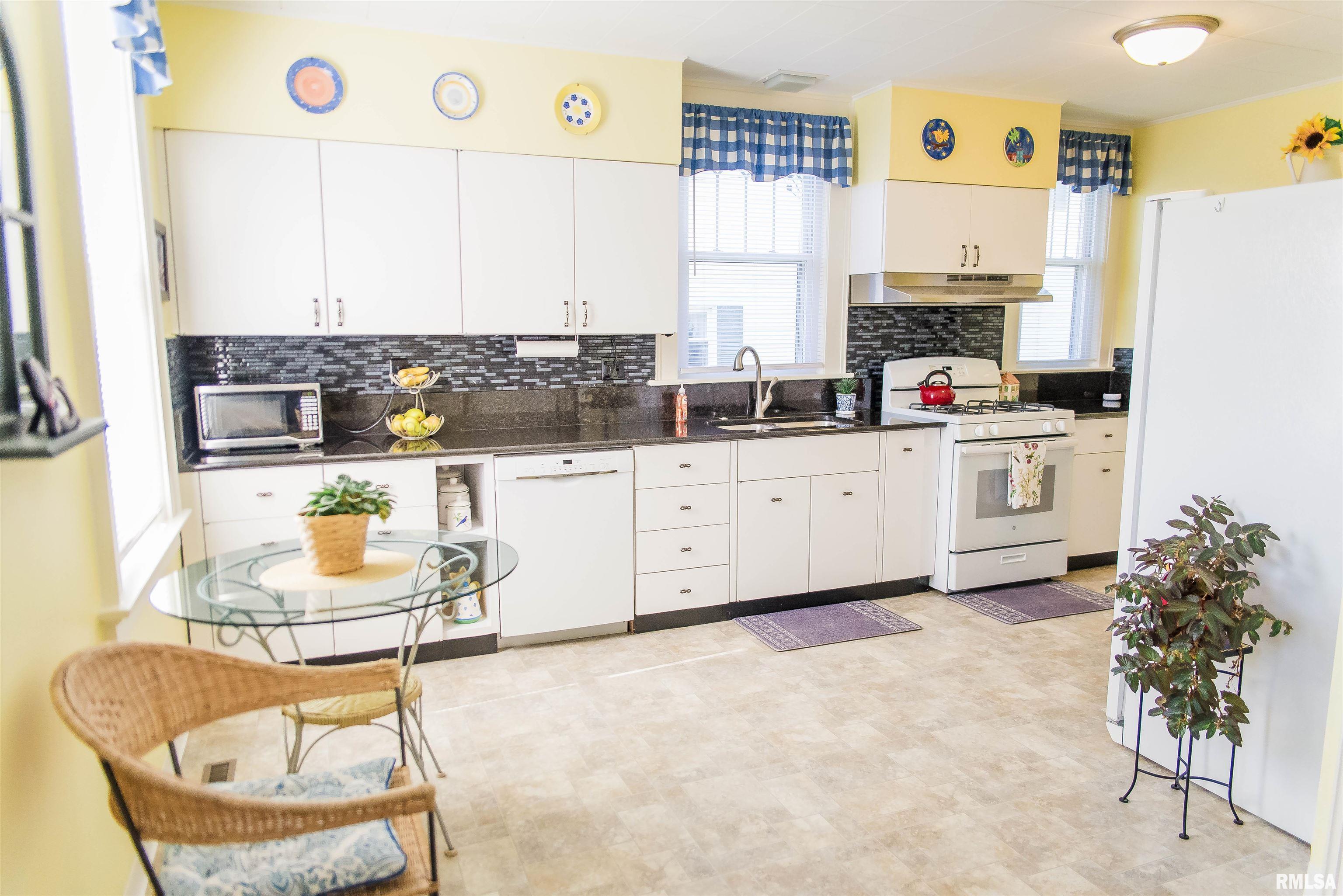 2208 Spring Street Quincy, IL 62301 - Photo 7 of 14
