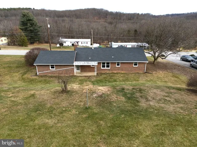 $309,999 | 2674 Seven Valleys Road, Seven Valleys, PA 17360