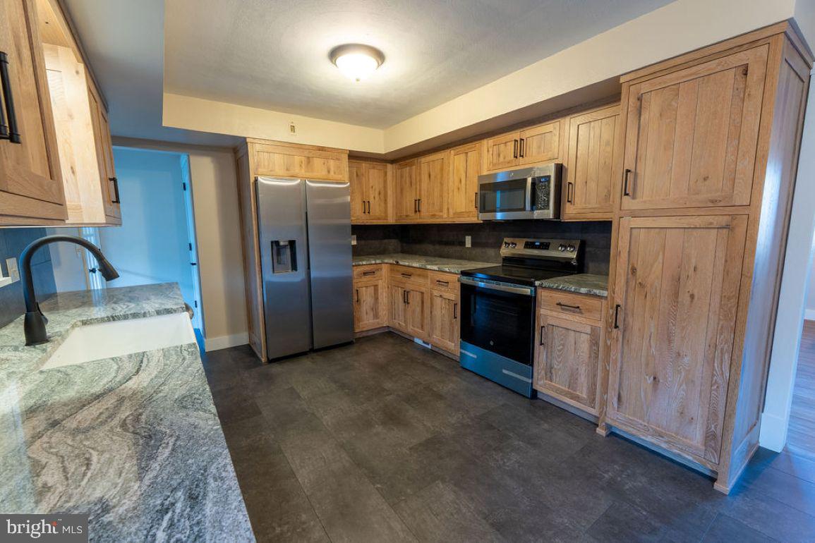 2674 Seven Valleys Road Seven Valleys, PA 17360 - Photo 6 of 26