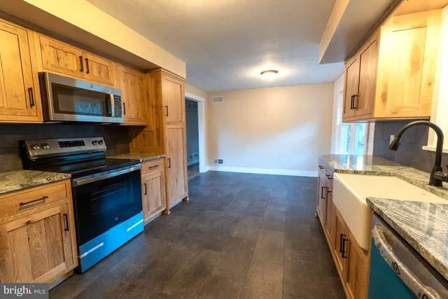 $309,999 | 2674 Seven Valleys Road, Seven Valleys, PA 17360