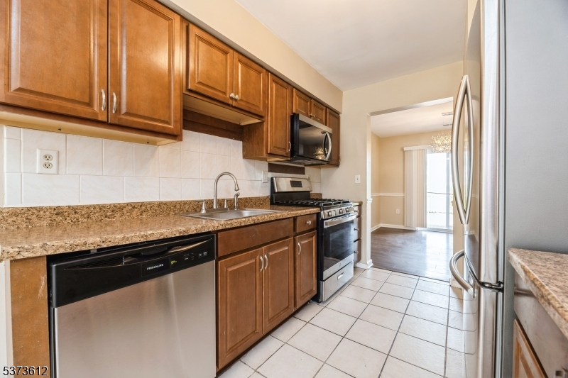 7 Sloop Square Freehold, NJ 07728 - Photo 5 of 28