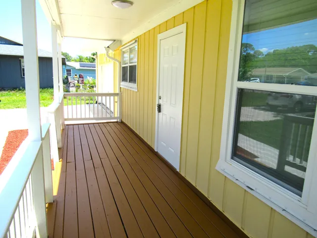 a view of a house with backyard and a tree