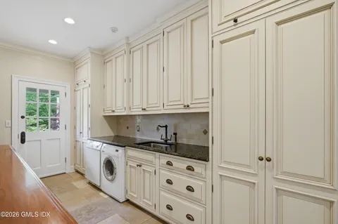 $7,995,000 | 115 Lower Cross Road, Greenwich, CT 06831