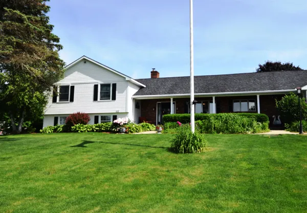 $776,000 | 8 Green Meadow Acres, Vergennes, VT 05491