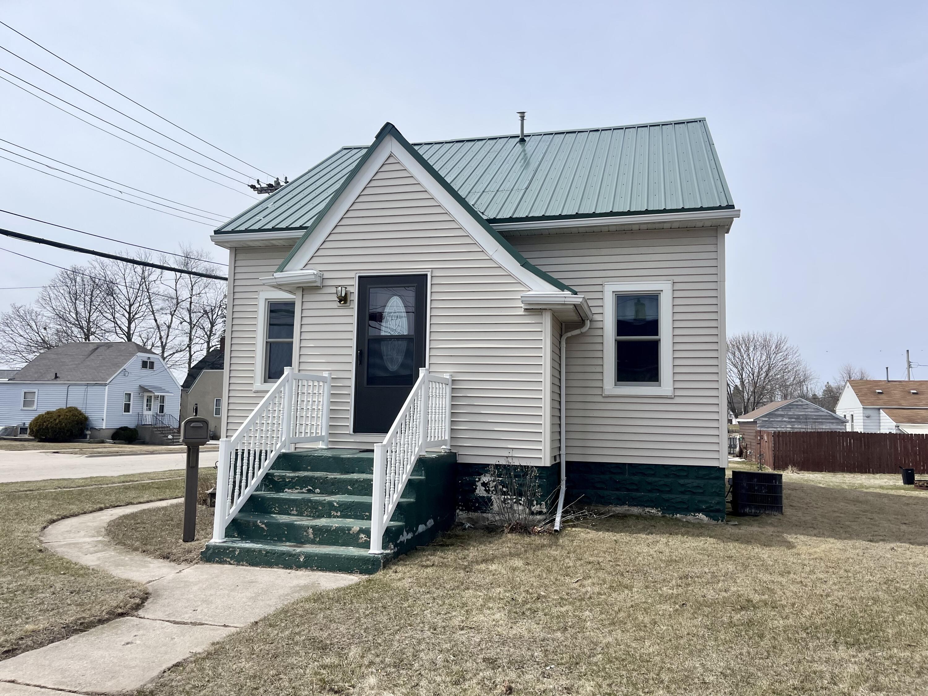 2302 Jackson Street Two Rivers, WI 54241 - Photo 1 of 1 IMG_0924