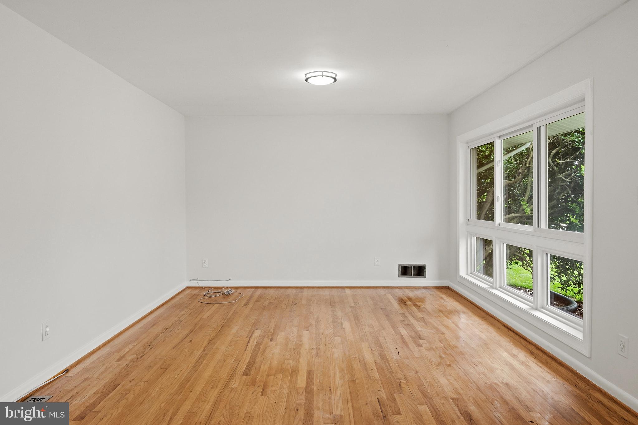 4501 Renn Street Rockville, MD 20853 - Photo 6 of 36