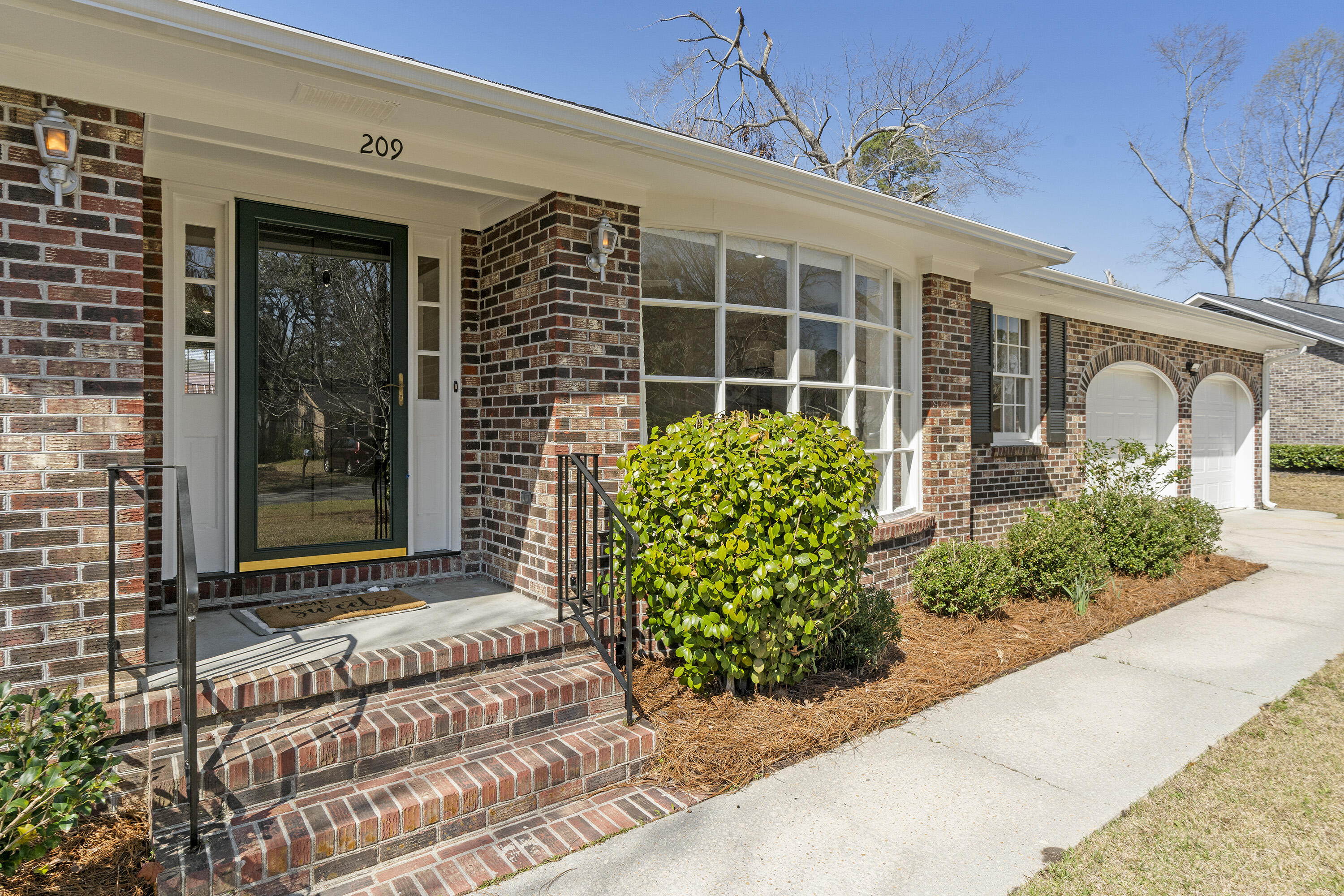 209 Brailsford Road Summerville, SC 29485 - Photo 2 of 44 DSC00085