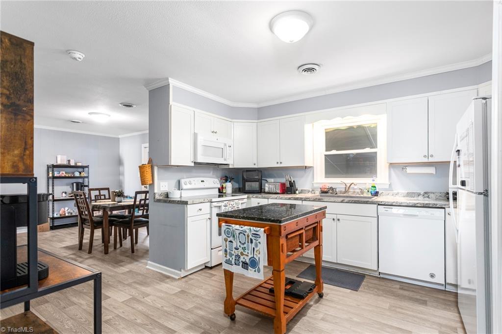 1818 Wellington Road Burlington, NC 27217 - Photo 6 of 22