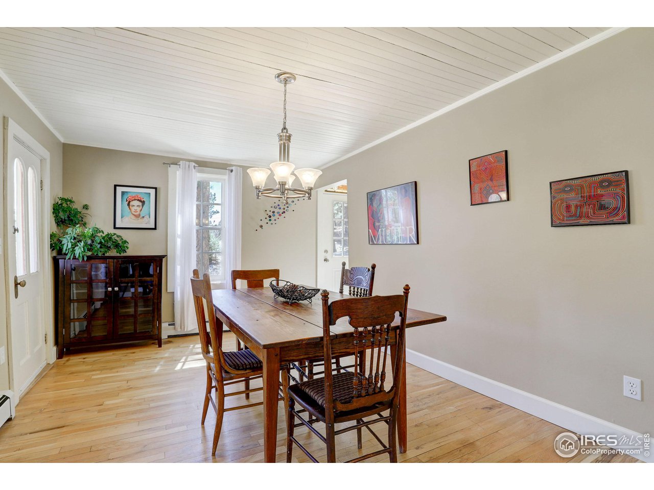 811 County Road 83 Boulder, CO 80302 - Photo 11 of 38 a view of a dining room with furniture