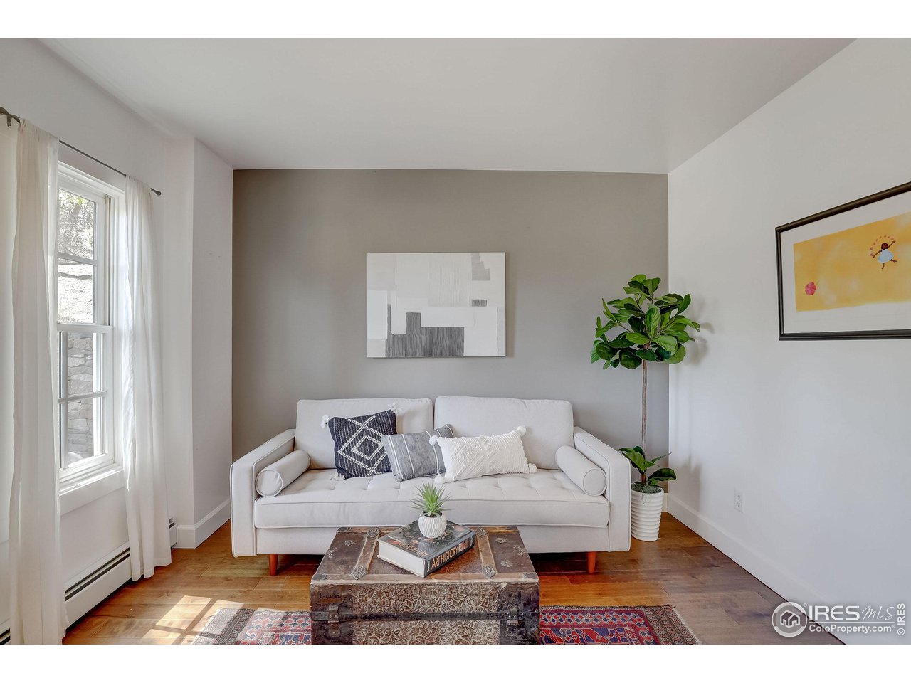 811 County Road 83 Boulder, CO 80302 - Photo 14 of 38 a living room with furniture and a potted plant