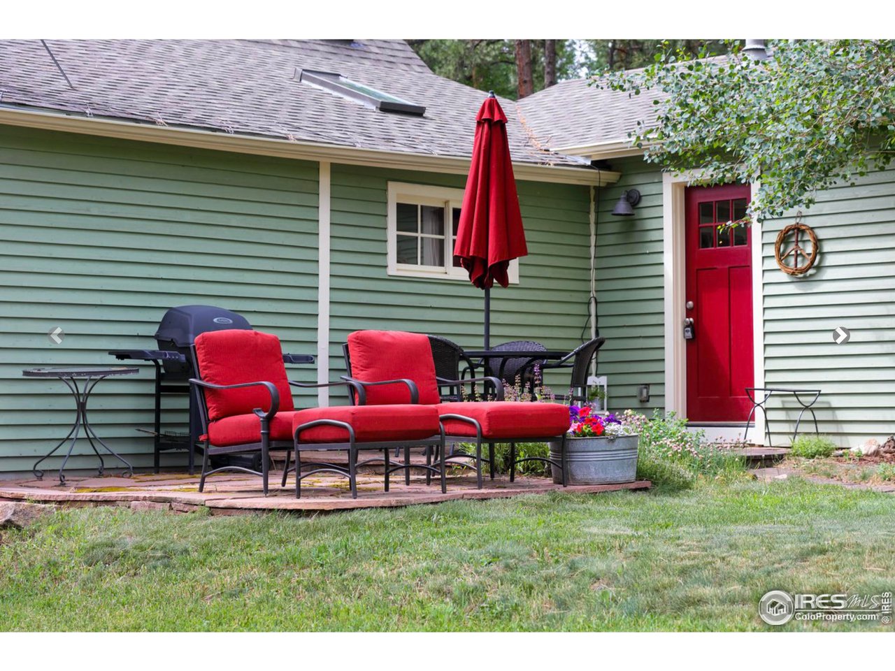 811 County Road 83 Boulder, CO 80302 - Photo 38 of 38 a view of a house with backyard and sitting area