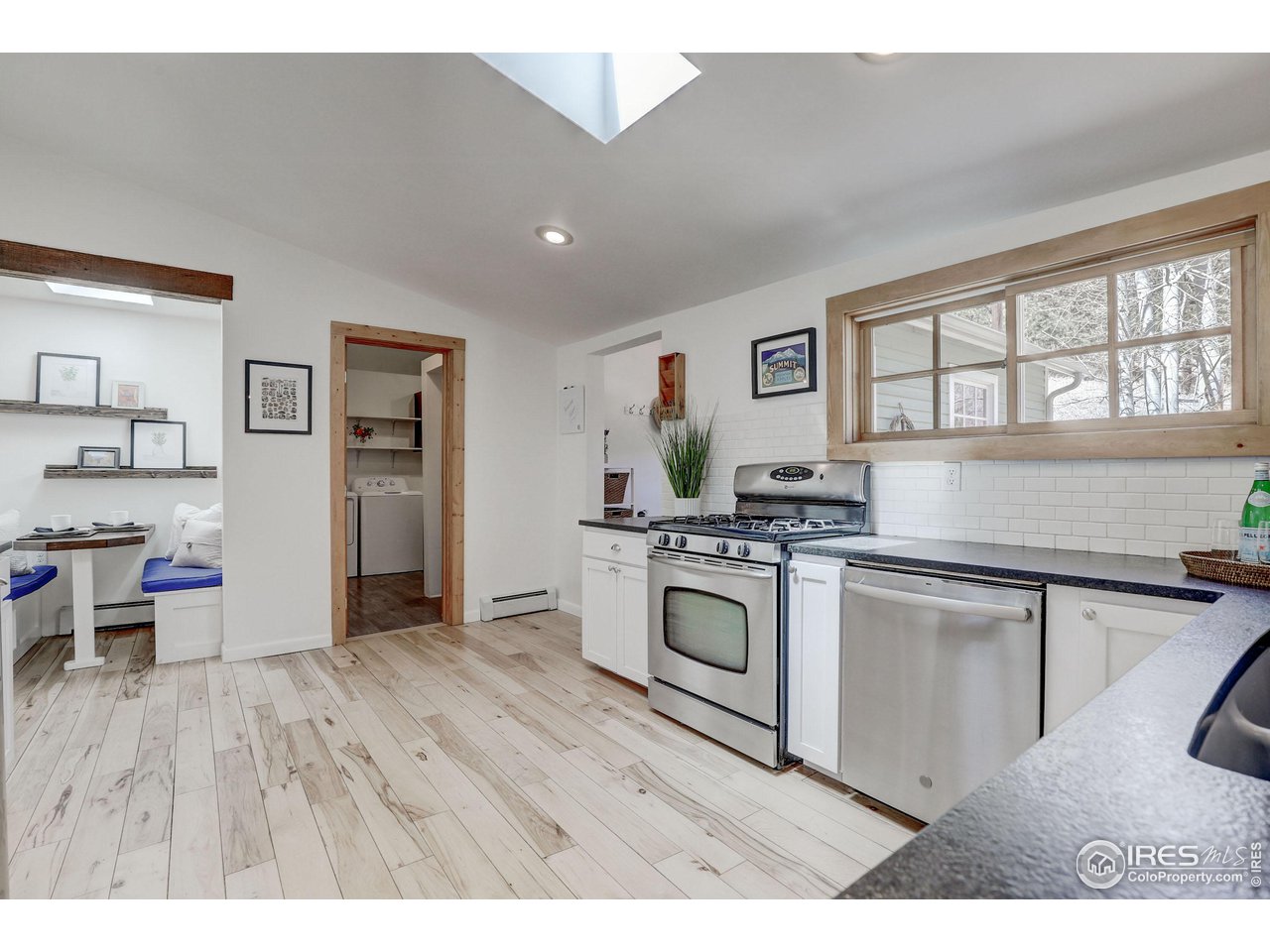 811 County Road 83 Boulder, CO 80302 - Photo 7 of 38 a kitchen with a stove and a refrigerator