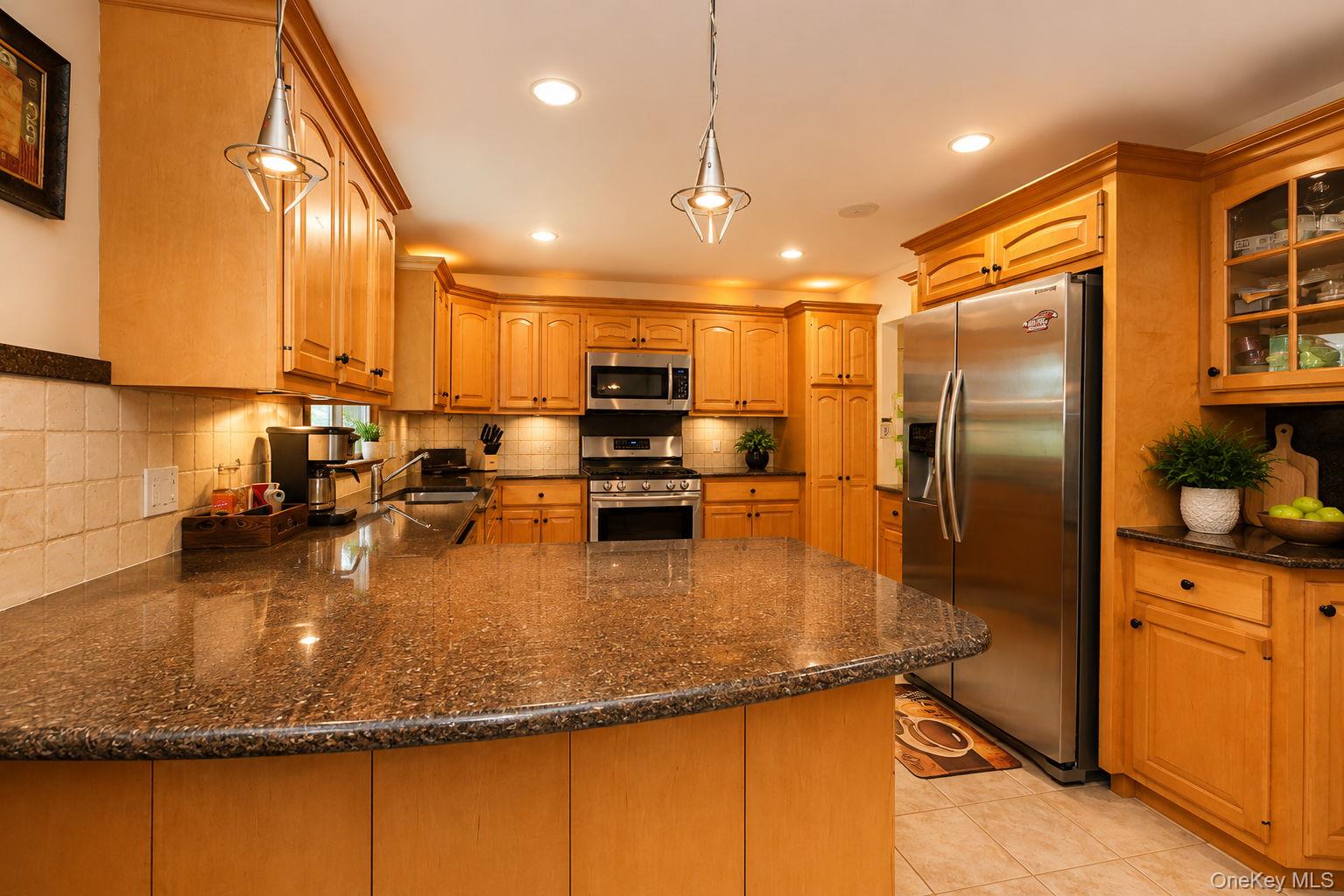 111 Ludvigh Road Bardonia, NY 10954 - Photo 11 of 44 Peninsula with seating
