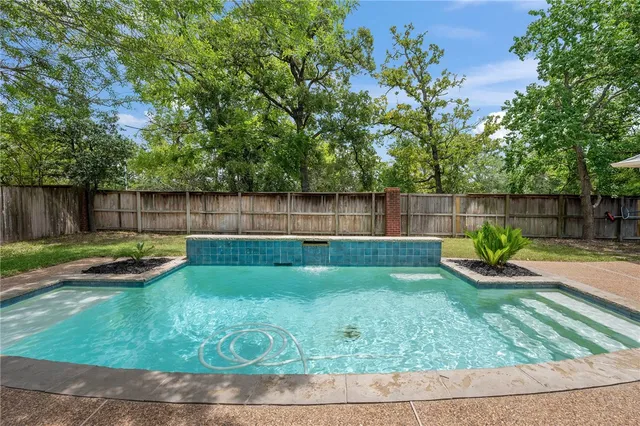 a view of garden with patio