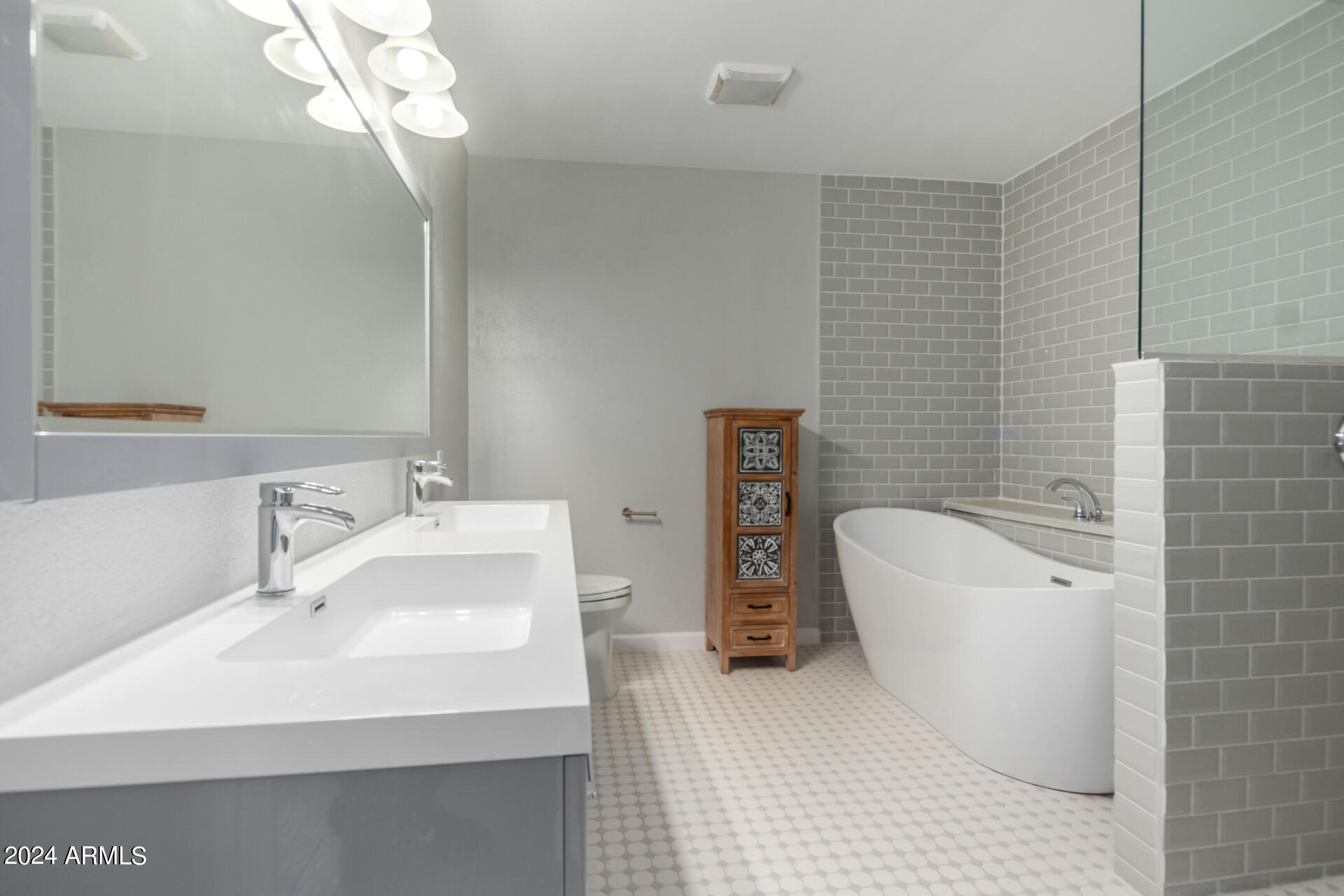 3216 West Hearn Road Phoenix, AZ 85053 - Photo 16 of 32 a bathroom with a sink a bathtub and a mirror