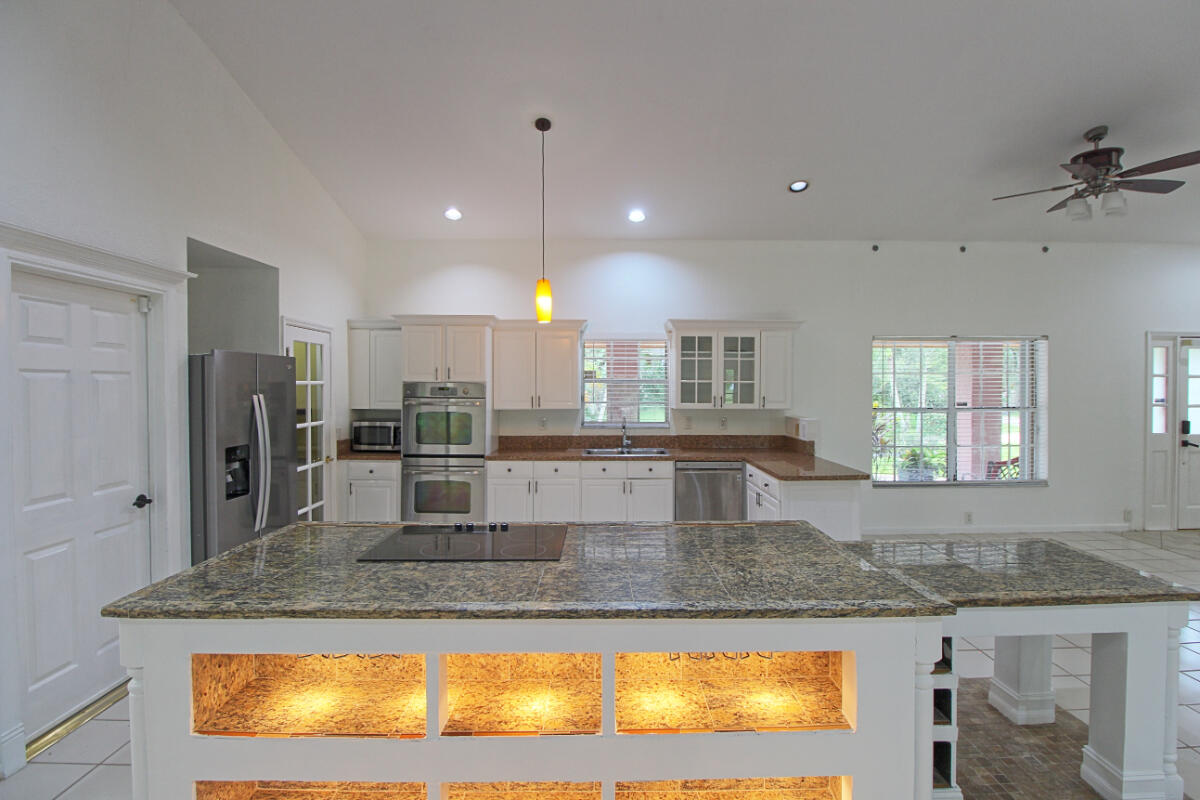 10690 Barn Road Lake Worth, FL 33449 - Photo 12 of 39 IMG_0186_7_8