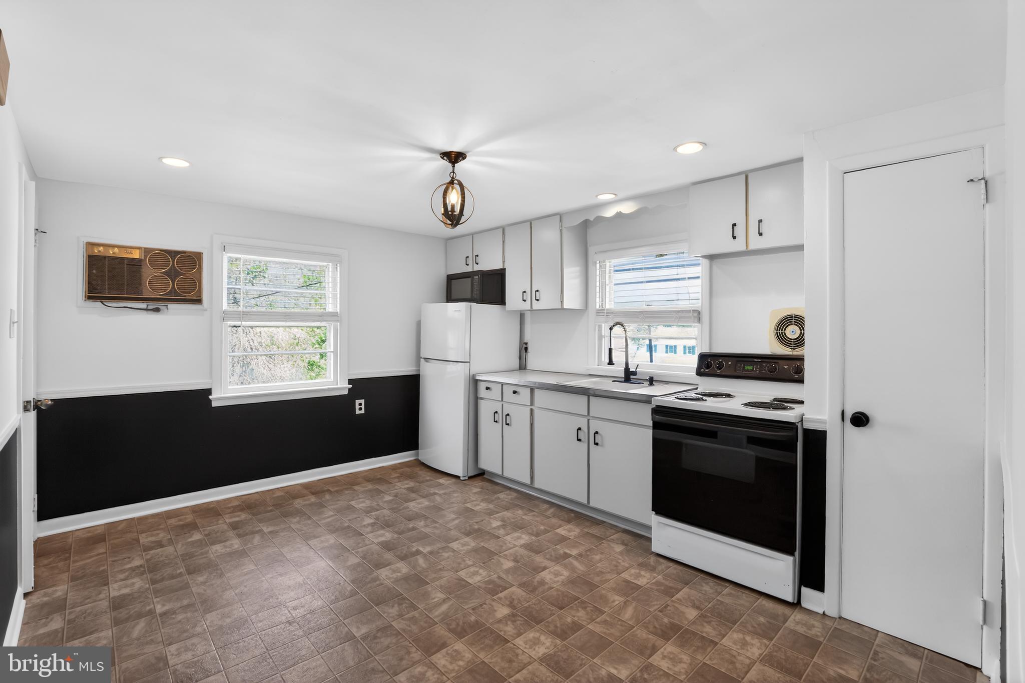 325 Manor Road Hatboro, PA 19040 - Photo 8 of 29 Gallery Image 8