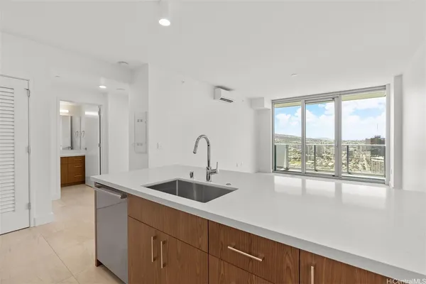 $3,400 | 629 Ke’eaumoku Street, Unit 3705, Honolulu, HI 96814
