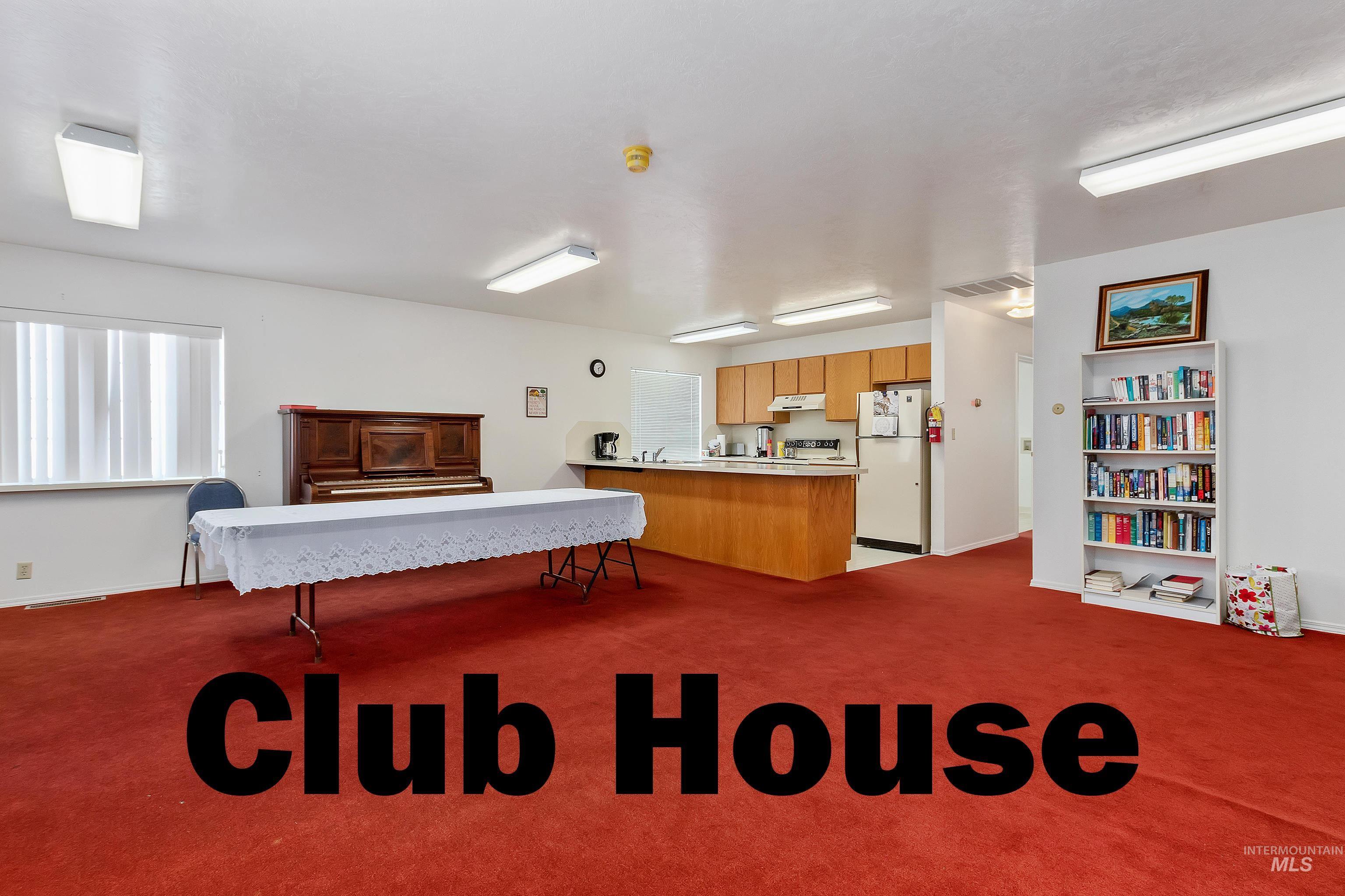 511 Union Avenue Filer, ID 83328 - Photo 23 of 25 Living area with dark carpet