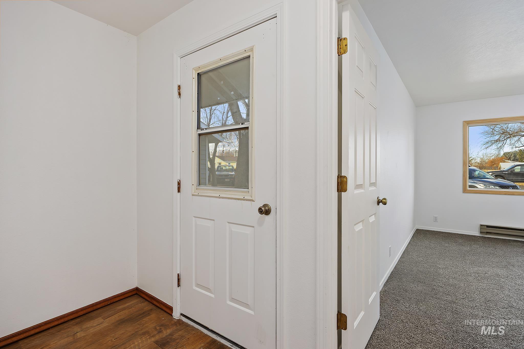 511 Union Avenue Filer, ID 83328 - Photo 3 of 25 Corridor with baseboards