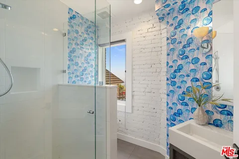 $3,995,000 | 2700 Glendower Avenue, Los Angeles, CA 90027