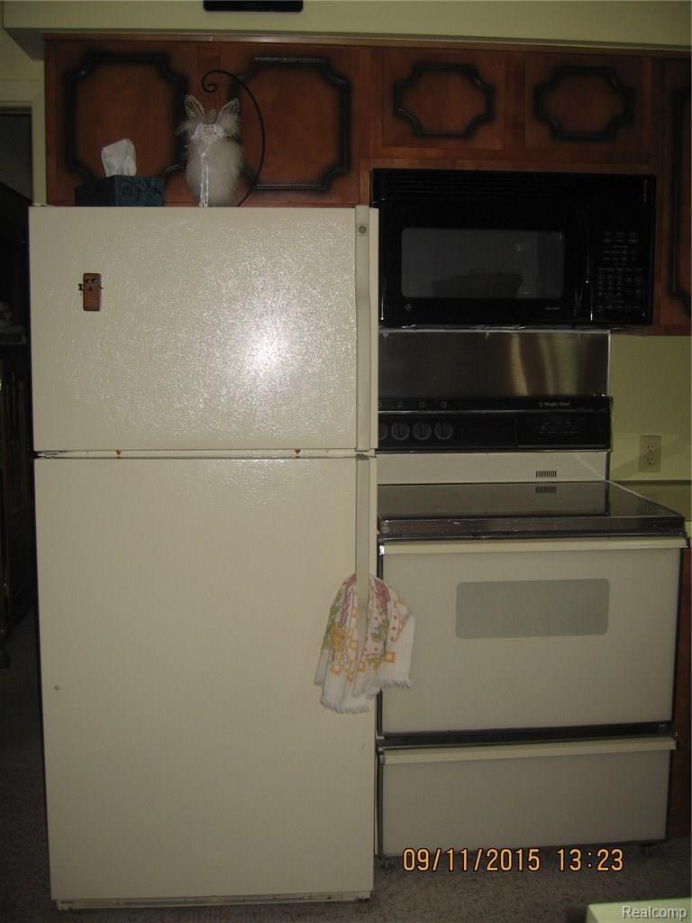 9025 East Potter Road Davison, MI 48423 - Photo 18 of 39 Appliances stay