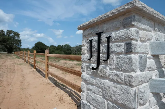 $244,570 | 249 Bellwood Lake Lane, Bellville, TX 77418