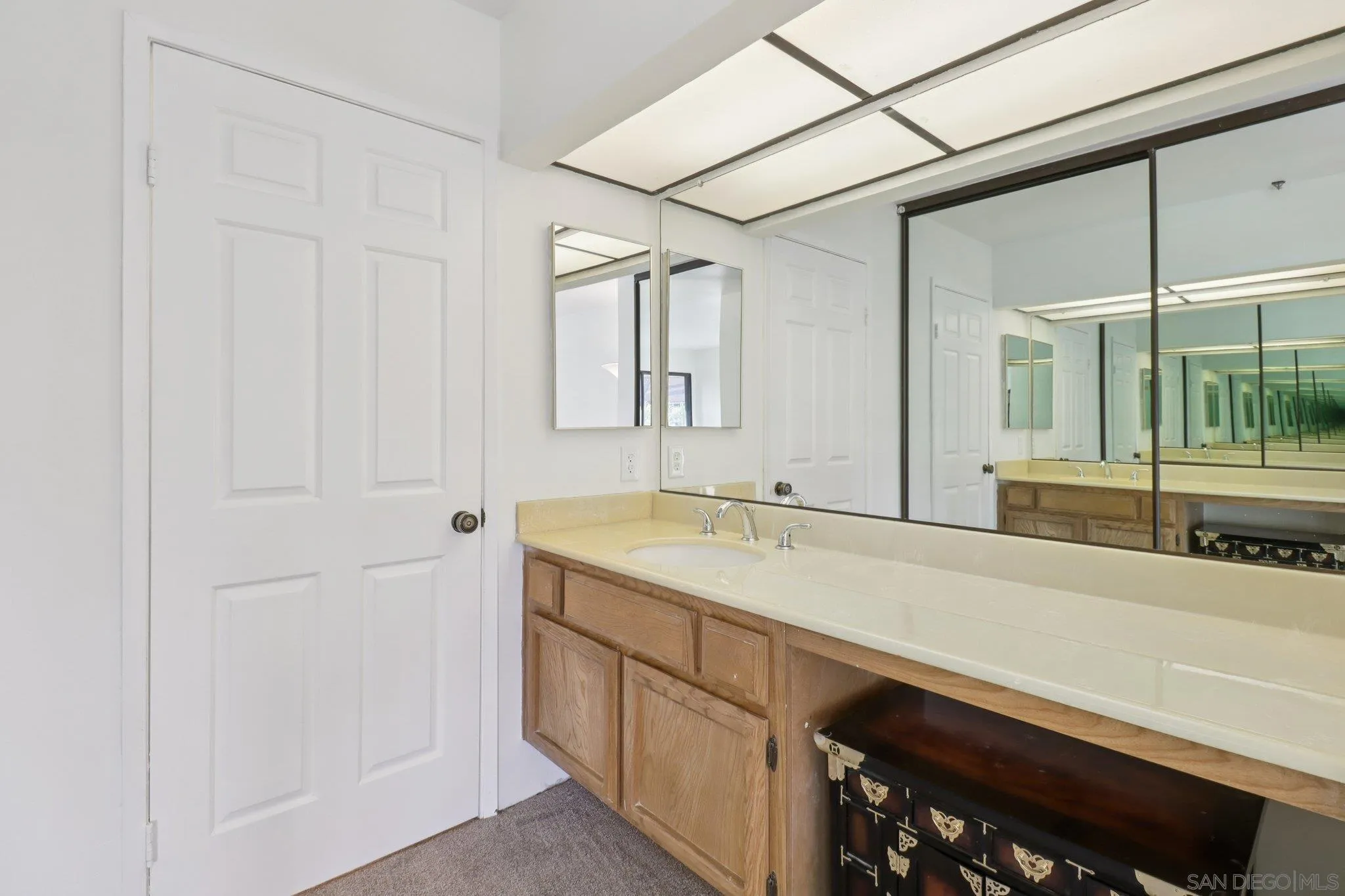 5645 Friars Road, Unit 386 San Diego, CA 92110 - Photo 33 of 72 a bathroom with a sink and a mirror