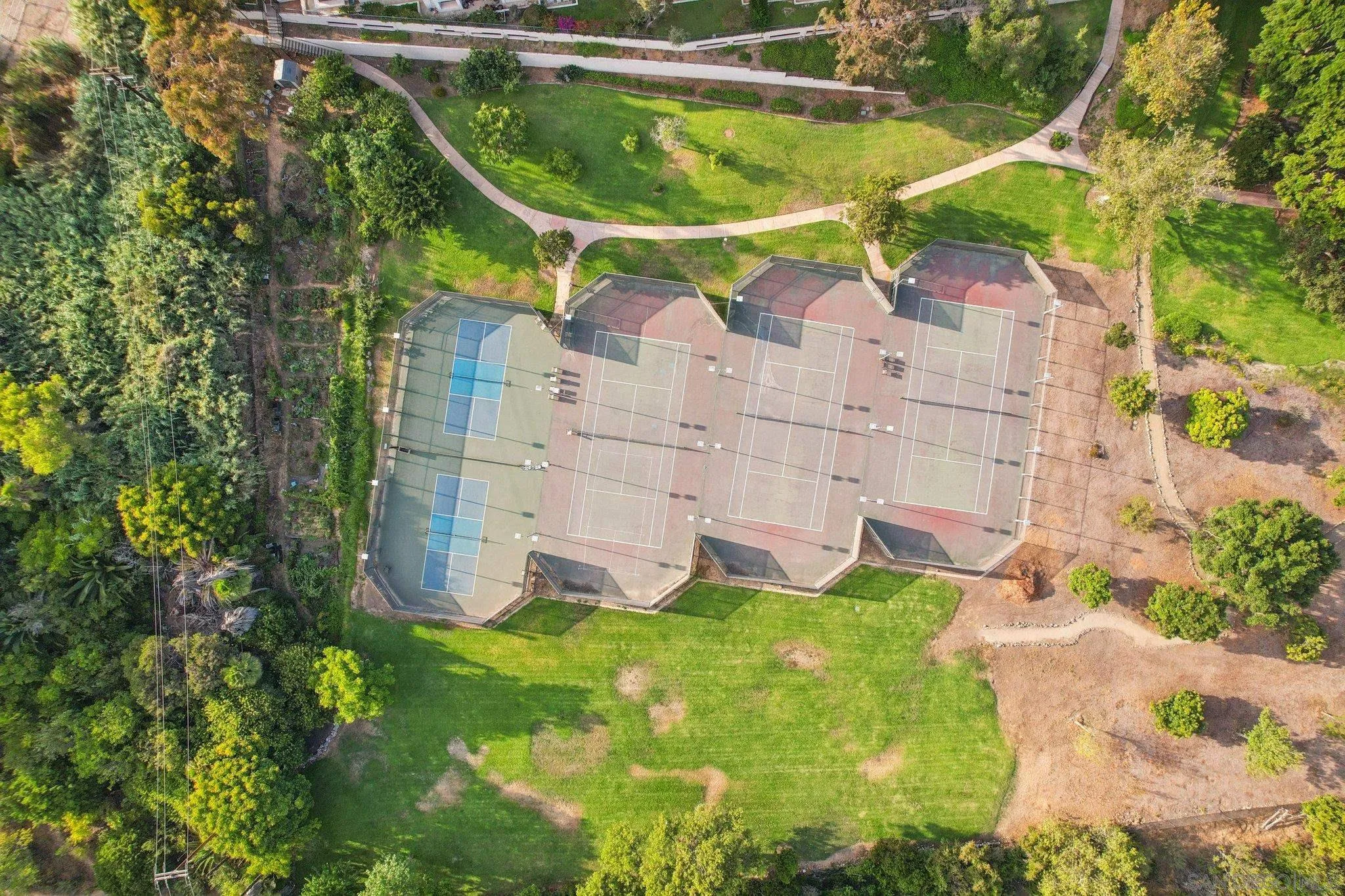 5645 Friars Road, Unit 386 San Diego, CA 92110 - Photo 58 of 72 a backyard of a house with lots of green space