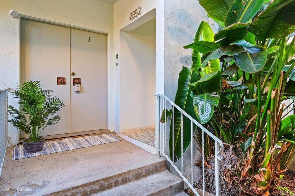 2352 Torrey Pines Road, Unit 1 La Jolla, CA 92037 - Photo 26 of 37 a view of balcony with small plants
