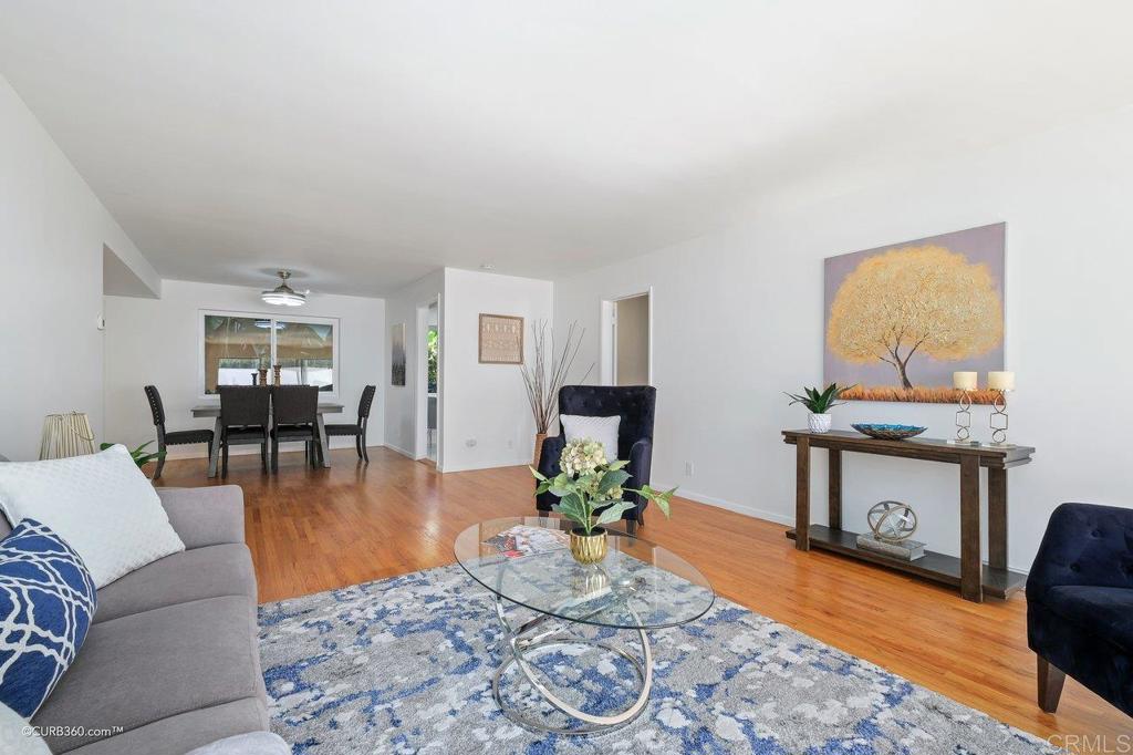 2352 Torrey Pines Road, Unit 1 La Jolla, CA 92037 - Photo 4 of 37 a living room with furniture and a wooden floor