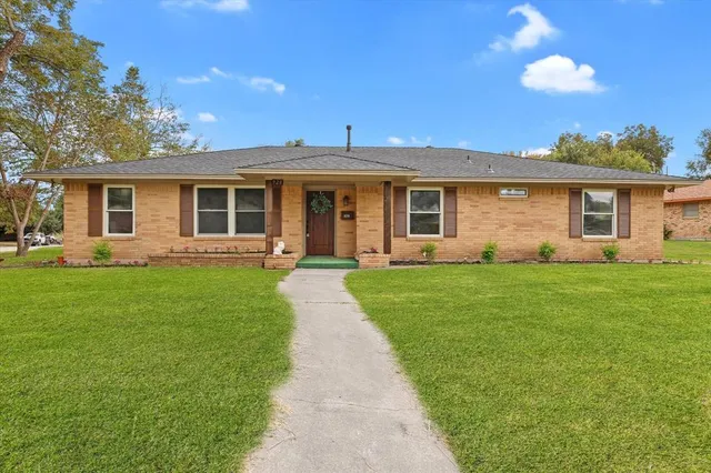 $319,000 | 928 Oak Trail, DeSoto, TX 75115