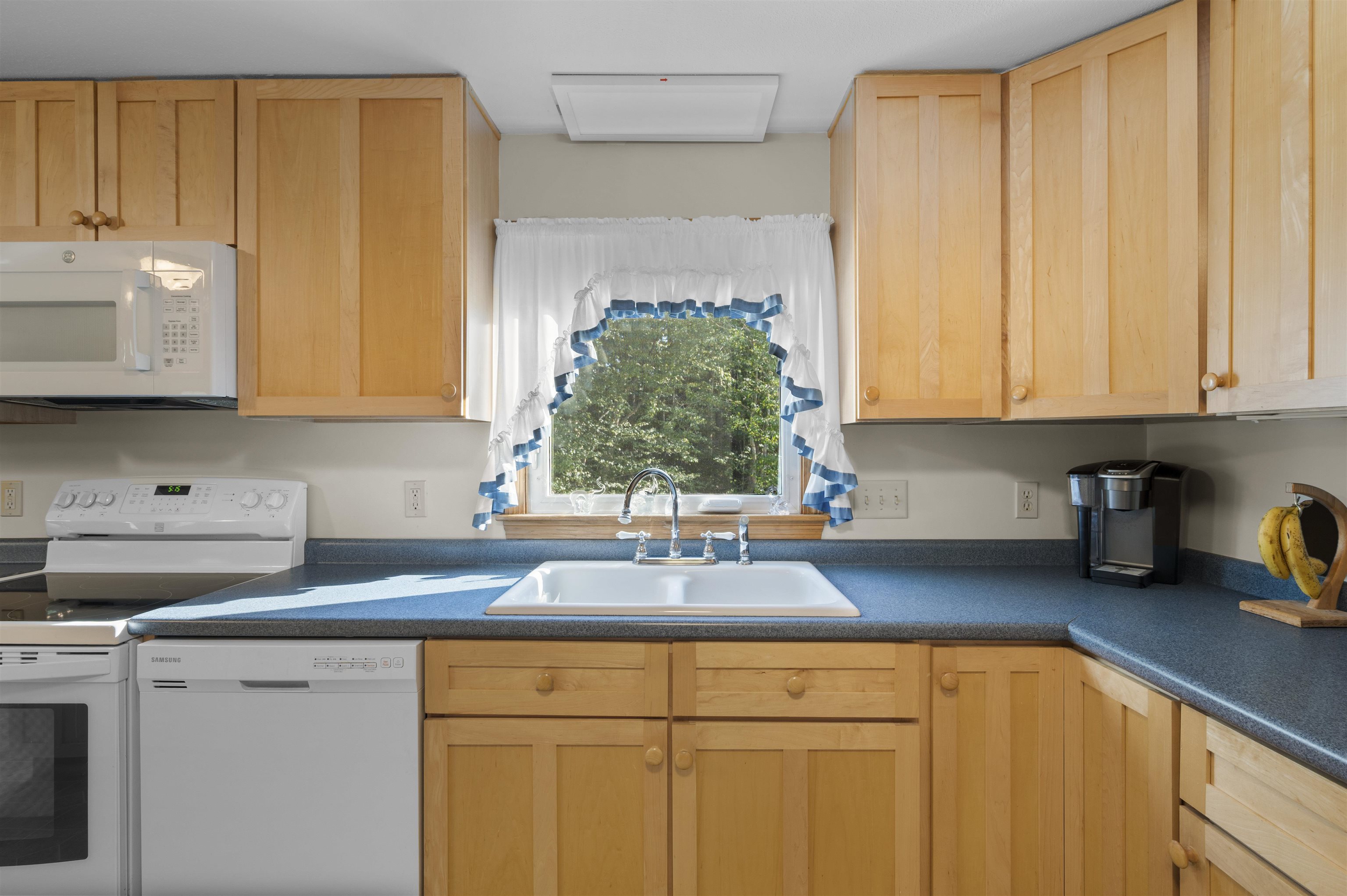 147 Weare Road Seabrook, NH 03874 - Photo 11 of 42