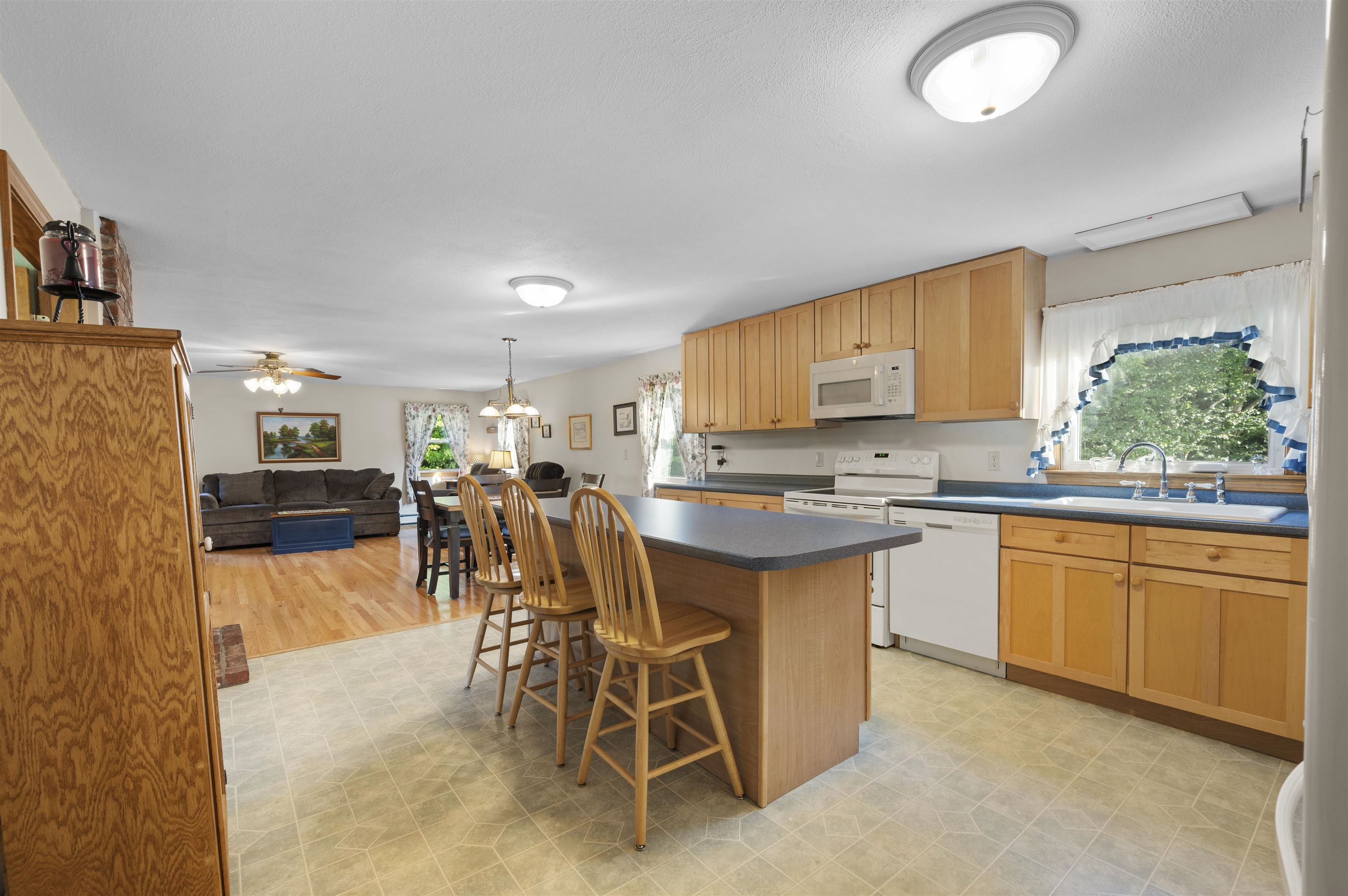 147 Weare Road Seabrook, NH 03874 - Photo 12 of 42