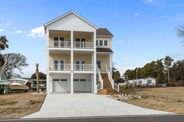 $899,000 | 450 Pearson Circle, Newport, NC 28570