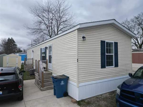 $89,900 | 333 East Lakewood Boulevard, Unit 69, Holland, MI 49424