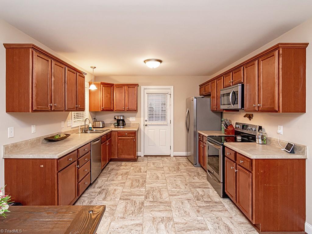 4313 Lormar Road Greensboro, NC 27406 - Photo 6 of 24 Gallery Image 6