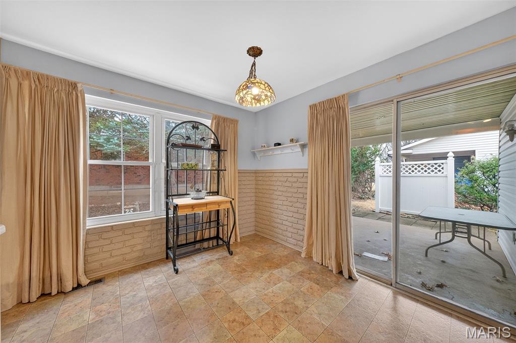 2590 Hackney Drive Florissant, MO 63033 - Photo 13 of 38