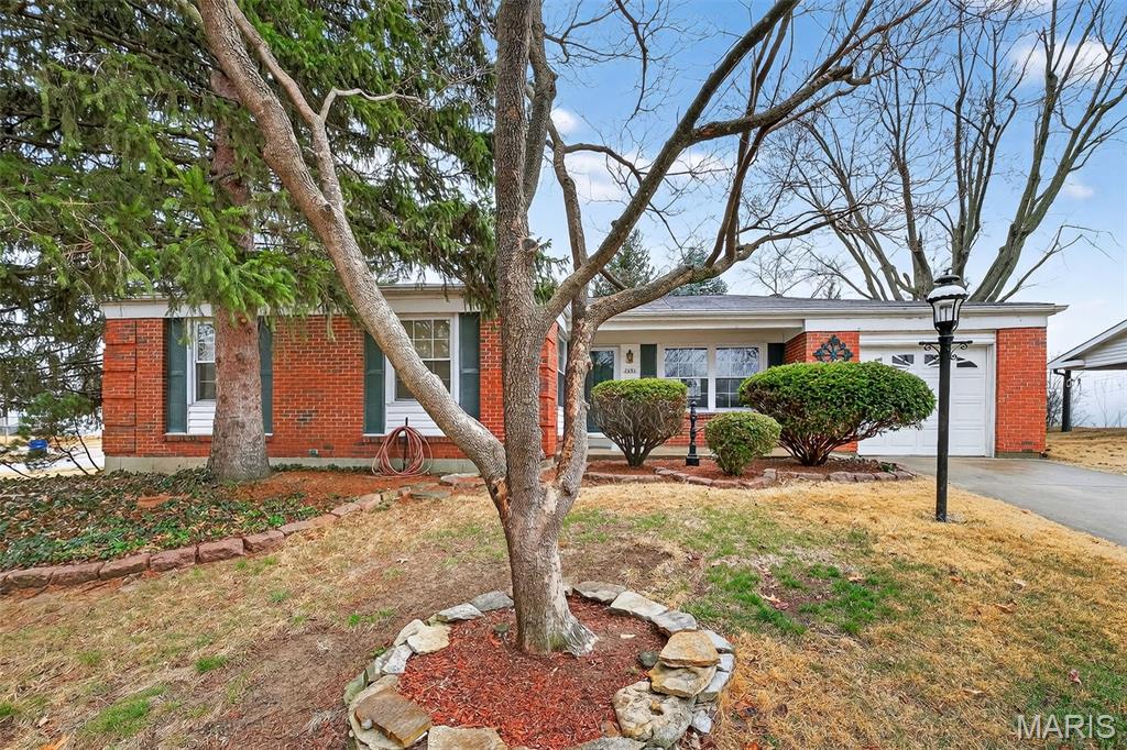 2590 Hackney Drive Florissant, MO 63033 - Photo 2 of 38