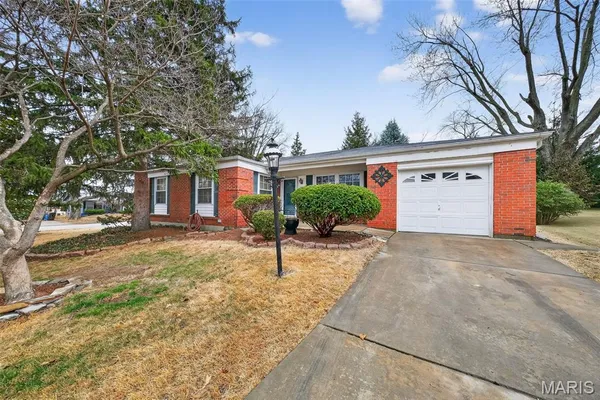 $175,000 | 2590 Hackney Drive, Florissant, MO 63033