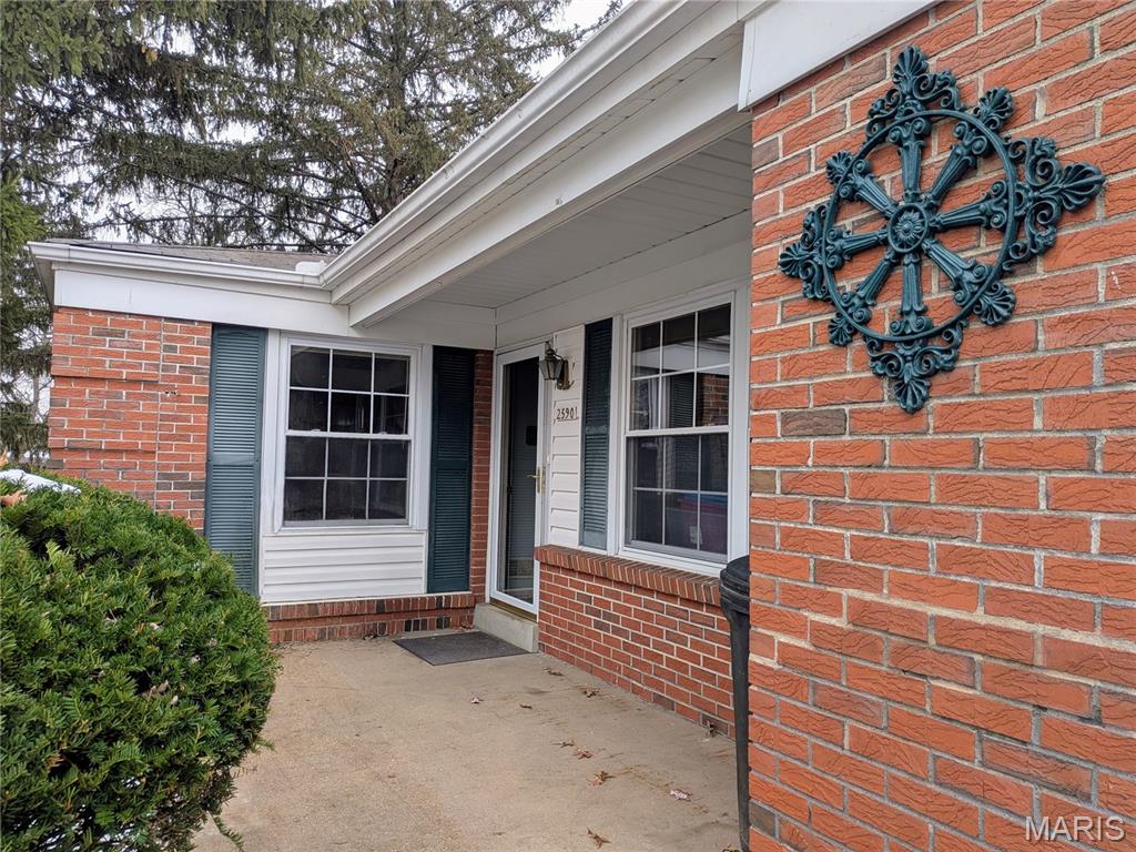 2590 Hackney Drive Florissant, MO 63033 - Photo 3 of 28