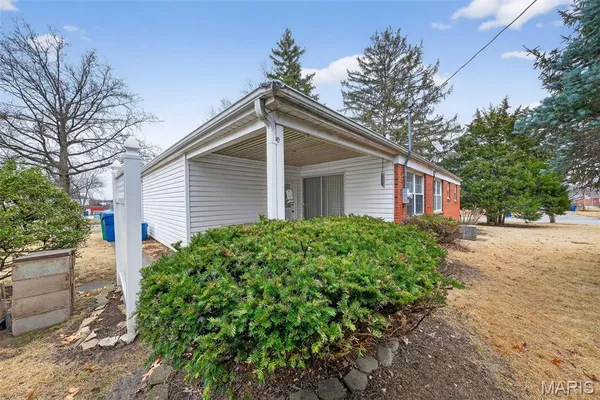 $175,000 | 2590 Hackney Drive, Florissant, MO 63033