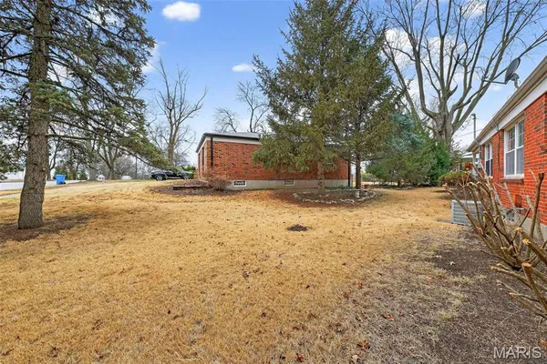 $175,000 | 2590 Hackney Drive, Florissant, MO 63033