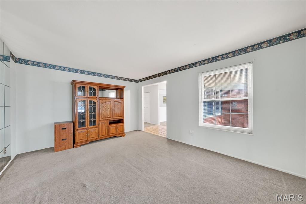 2590 Hackney Drive Florissant, MO 63033 - Photo 6 of 38