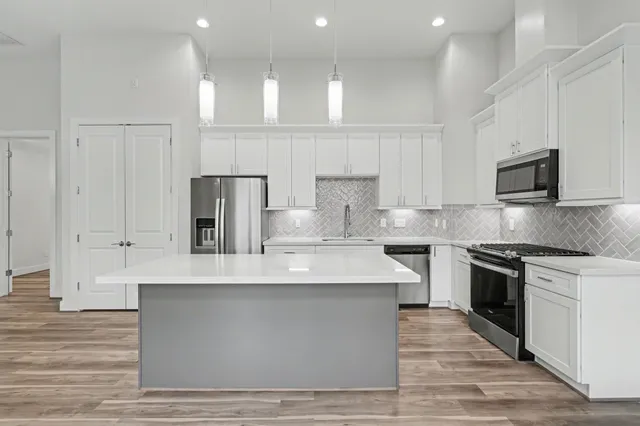 $2,000 | 2502 West Tidwell Road, Unit D, Houston, TX 77091