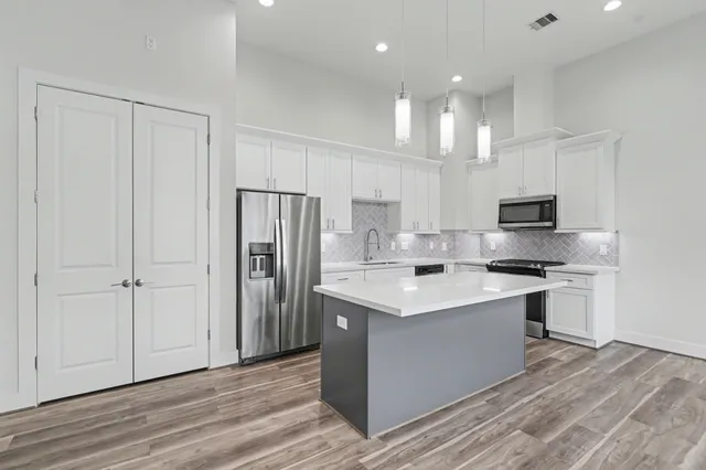 $2,000 | 2502 West Tidwell Road, Unit D, Houston, TX 77091