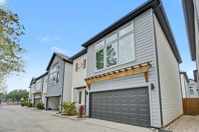 $2,000 | 2502 West Tidwell Road, Unit D, Houston, TX 77091