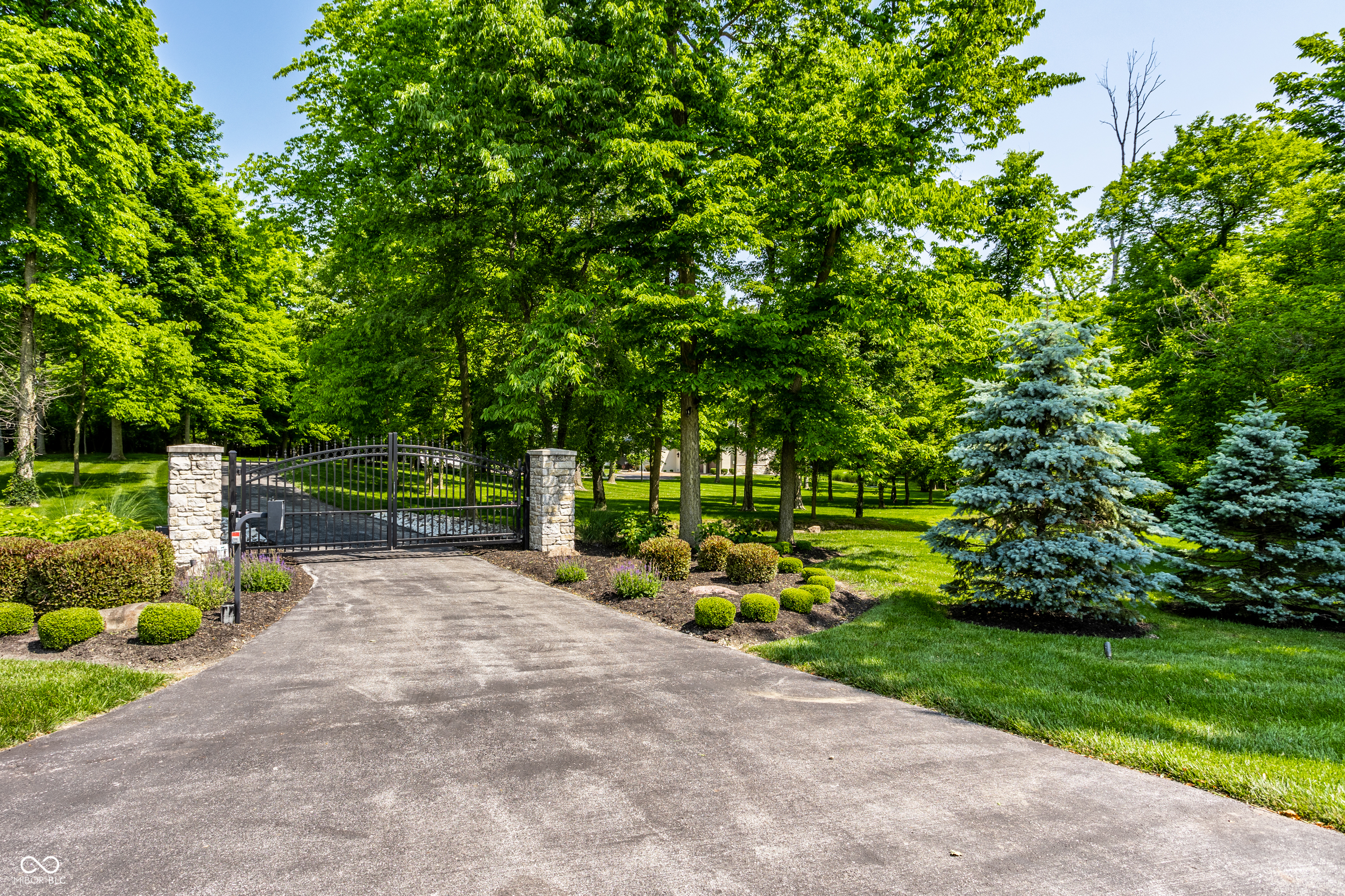 4242 Watson Rd Greenwood, IN 46143 - Photo 11 of 97