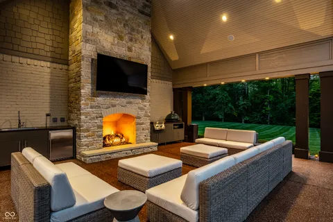 $2,500,000 | 4242 Watson Rd, Greenwood, IN 46143